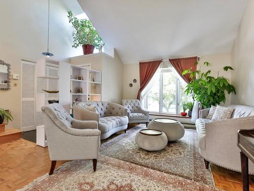 Living room - 3229 Rue Plante, Longueuil (Saint-Hubert), QC - Indoor Photo Showing Living Room