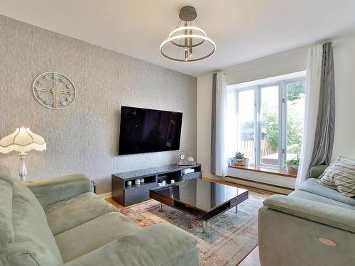 Salon - 3229 Rue Plante, Longueuil (Saint-Hubert), QC - Indoor Photo Showing Living Room