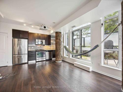 1222-400 Adelaide St E, Toronto, ON - Indoor Photo Showing Kitchen With Stainless Steel Kitchen