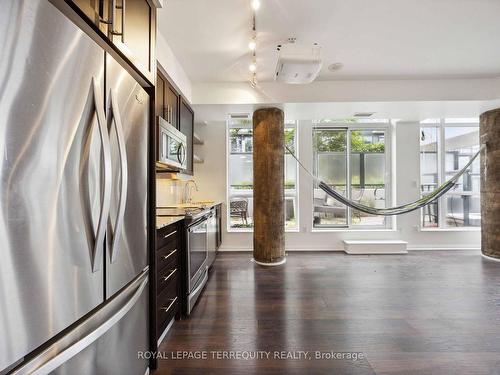 1222-400 Adelaide St E, Toronto, ON - Indoor Photo Showing Kitchen With Stainless Steel Kitchen With Upgraded Kitchen