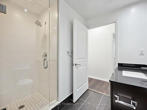 1222-400 Adelaide St E, Toronto, ON - Indoor Photo Showing Bathroom