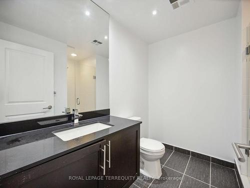 1222-400 Adelaide St E, Toronto, ON - Indoor Photo Showing Bathroom