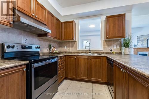 1337 Kestell Boulevard W, Oakville (Iroquois Ridge North), ON - Indoor Photo Showing Kitchen With Double Sink