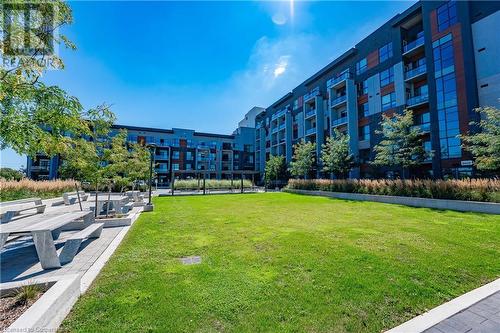 95 Dundas Street W Unit# 109, Oakville, ON - Outdoor With Facade