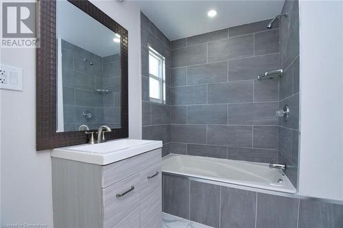 126 Evans Street, Hamilton, ON - Indoor Photo Showing Bathroom