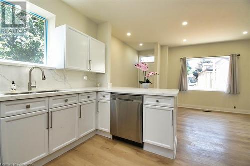 126 Evans Street, Hamilton, ON - Indoor Photo Showing Kitchen