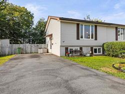 27 Cockburn Court  Lower Sackville, NS B4C 1K4