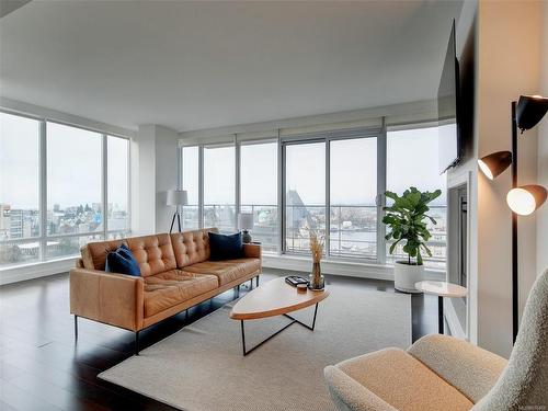 1606-707 Courtney St, Victoria, BC - Indoor Photo Showing Living Room