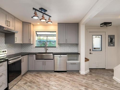 531 Westwind Dr, Langford, BC - Indoor Photo Showing Kitchen With Stainless Steel Kitchen