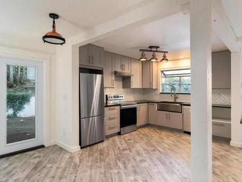 531 Westwind Dr, Langford, BC - Indoor Photo Showing Kitchen With Stainless Steel Kitchen