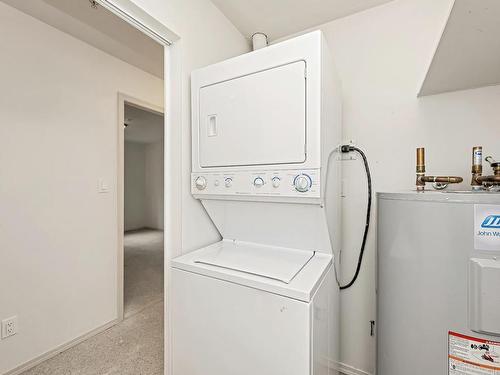 205-2568 Dingwall St, Duncan, BC - Indoor Photo Showing Laundry Room