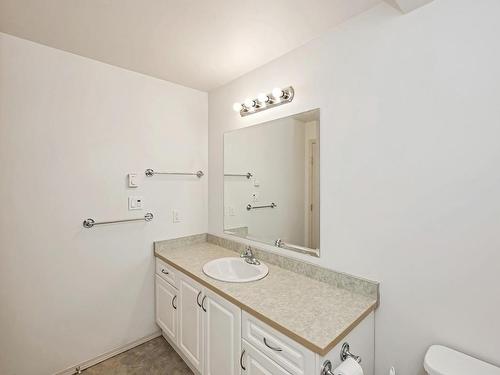 205-2568 Dingwall St, Duncan, BC - Indoor Photo Showing Bathroom