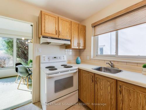 8 Trailside Dr, Toronto, ON - Indoor Photo Showing Kitchen