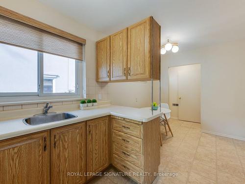 8 Trailside Dr, Toronto, ON - Indoor Photo Showing Kitchen