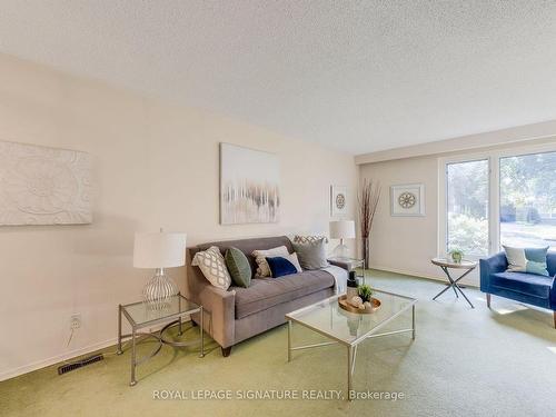 8 Trailside Dr, Toronto, ON - Indoor Photo Showing Living Room