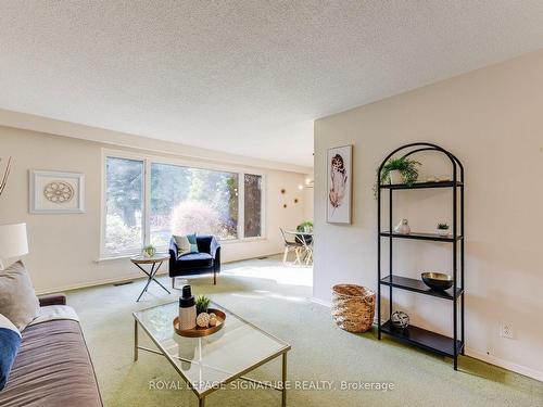 8 Trailside Dr, Toronto, ON - Indoor Photo Showing Living Room