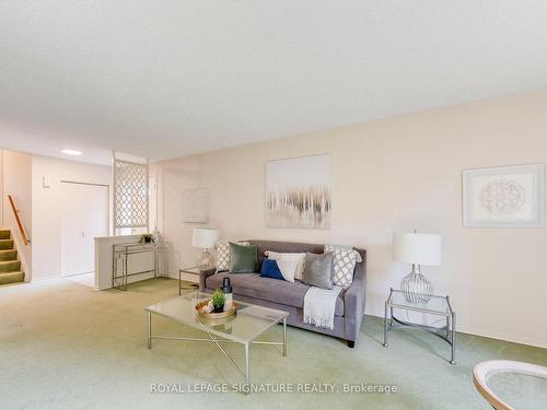 8 Trailside Dr, Toronto, ON - Indoor Photo Showing Living Room