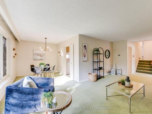 8 Trailside Dr, Toronto, ON - Indoor Photo Showing Living Room