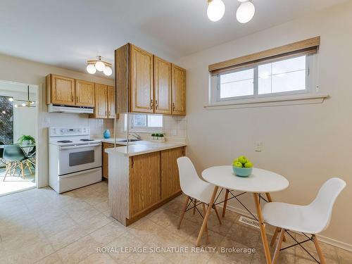 8 Trailside Dr, Toronto, ON - Indoor Photo Showing Kitchen With Double Sink