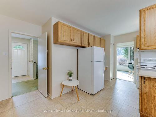 8 Trailside Dr, Toronto, ON - Indoor Photo Showing Kitchen