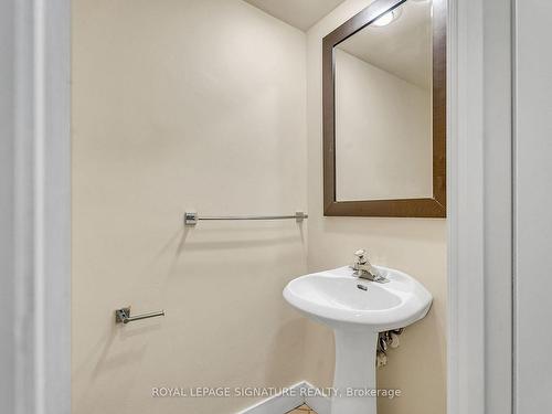 130 Three Valleys Dr, Toronto, ON - Indoor Photo Showing Bathroom