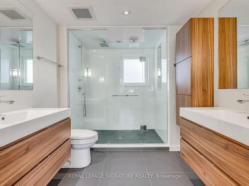 130 Three Valleys Dr, Toronto, ON - Indoor Photo Showing Bathroom