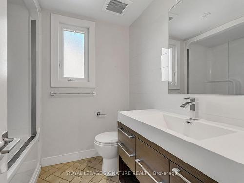 130 Three Valleys Dr, Toronto, ON - Indoor Photo Showing Bathroom