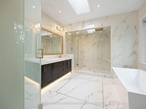 172 Maplehurst Ave, Toronto, ON - Indoor Photo Showing Bathroom