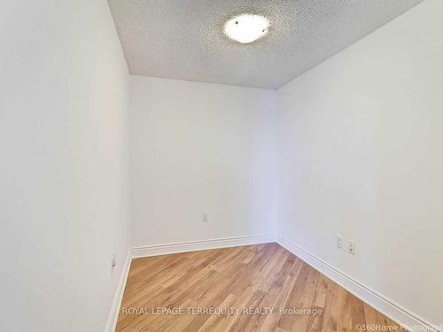 2229-500 Doris Ave, Toronto, ON - Indoor Photo Showing Other Room