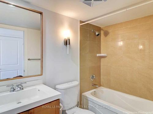 2229-500 Doris Ave, Toronto, ON - Indoor Photo Showing Bathroom