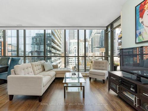 1003-8 Charlotte St, Toronto, ON - Indoor Photo Showing Living Room