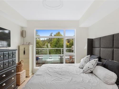 211-5120 Cordova Bay Rd, Saanich, BC - Indoor Photo Showing Bedroom