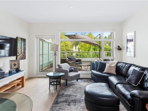 211-5120 Cordova Bay Rd, Saanich, BC - Indoor Photo Showing Living Room