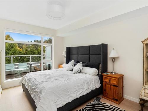 211-5120 Cordova Bay Rd, Saanich, BC - Indoor Photo Showing Bedroom