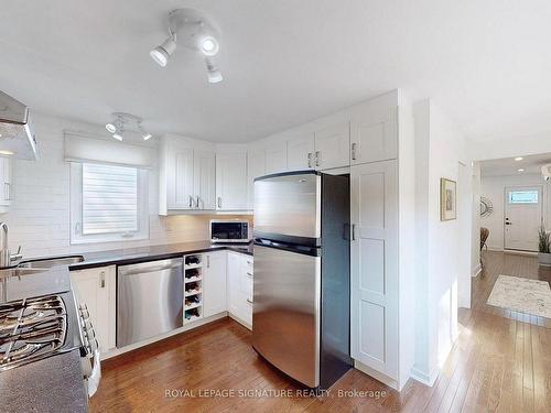 9 Dawson Ave, Toronto, ON - Indoor Photo Showing Kitchen