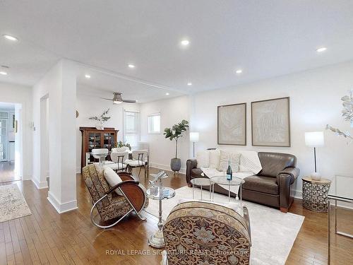 9 Dawson Ave, Toronto, ON - Indoor Photo Showing Living Room