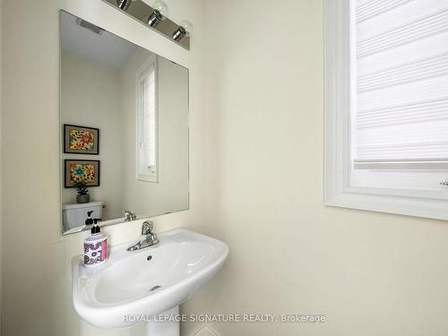 16 Closson Dr, Whitby, ON - Indoor Photo Showing Bathroom