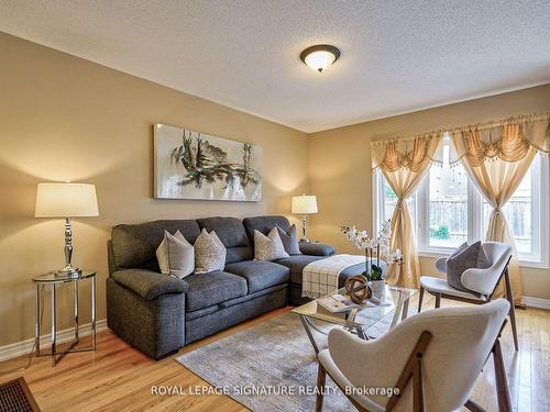 23 Barli Cres, Vaughan, ON - Indoor Photo Showing Living Room