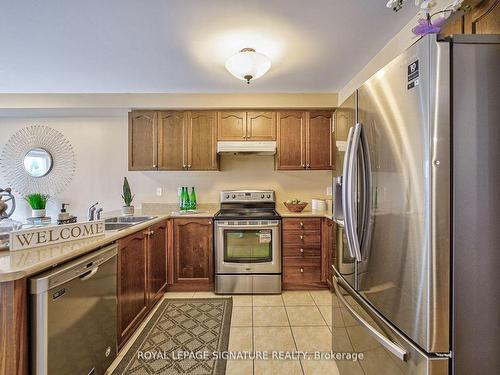 23 Barli Cres, Vaughan, ON - Indoor Photo Showing Kitchen With Double Sink