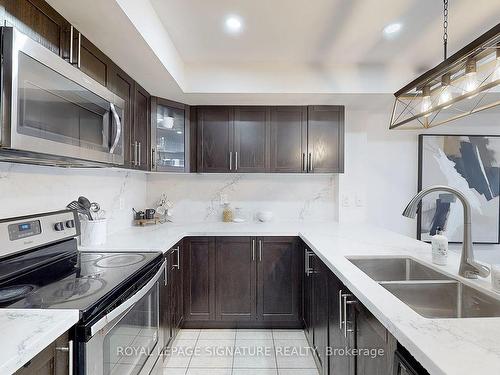 1010-55 Lindcrest Manr, Markham, ON - Indoor Photo Showing Kitchen With Double Sink With Upgraded Kitchen