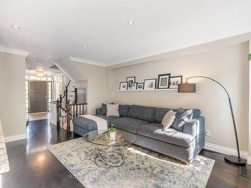 239 Westfield Tr, Oakville, ON - Indoor Photo Showing Living Room