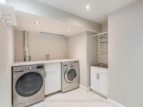 239 Westfield Tr, Oakville, ON - Indoor Photo Showing Laundry Room