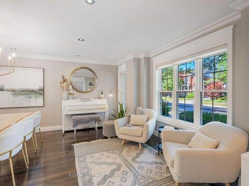 239 Westfield Tr, Oakville, ON - Indoor Photo Showing Living Room