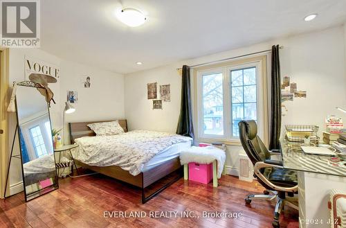 146 Thoms Crescent, Newmarket (Central Newmarket), ON - Indoor Photo Showing Bedroom