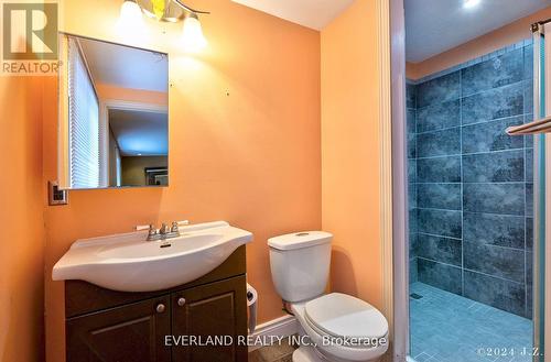 146 Thoms Crescent, Newmarket (Central Newmarket), ON - Indoor Photo Showing Bathroom