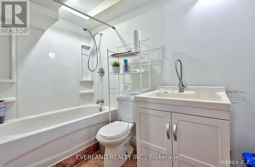 146 Thoms Crescent, Newmarket (Central Newmarket), ON - Indoor Photo Showing Bathroom