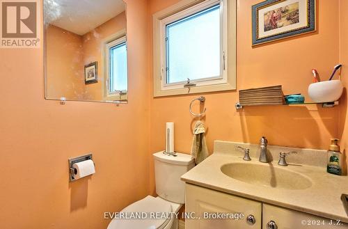 146 Thoms Crescent, Newmarket (Central Newmarket), ON - Indoor Photo Showing Bathroom