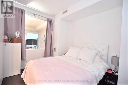 4004 - 197 Yonge Street, Toronto, ON - Indoor Photo Showing Bedroom