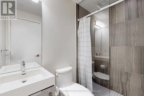 910 - 17 Dundonald Street, Toronto, ON - Indoor Photo Showing Bathroom