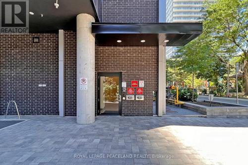 910 - 17 Dundonald Street, Toronto, ON - Outdoor